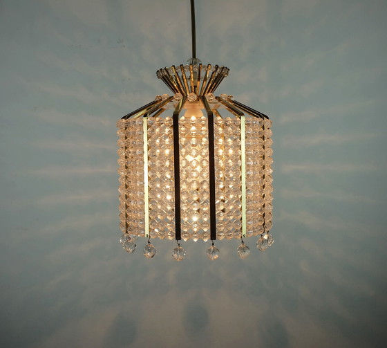 Image 1 of HANGLAMP uit de jaren 60 van messing en acryl in Hollywood Regency-stijl