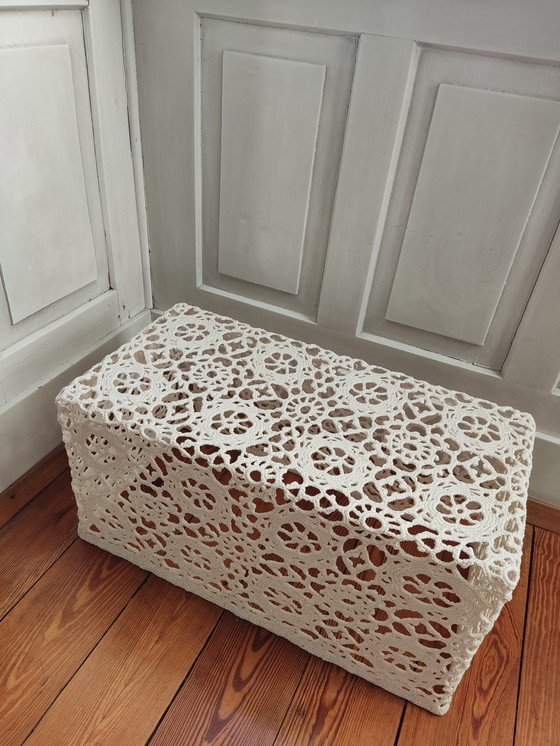 Image 1 of Moooi Crochet bijzettafel van Marcel Wanders