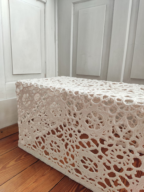 Image 1 of Moooi Crochet bijzettafel van Marcel Wanders