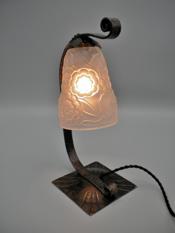 Image 1 of Morin Bost Lyon- Franse Art Deco lamp van Morin & Bost Lyon met gesigneerde schimmelpersglazen kap van PrimaFlore (ca 1930