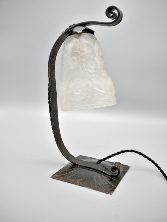 Image 1 of Morin Bost Lyon- Franse Art Deco lamp van Morin & Bost Lyon met gesigneerde schimmelpersglazen kap van PrimaFlore (ca 1930