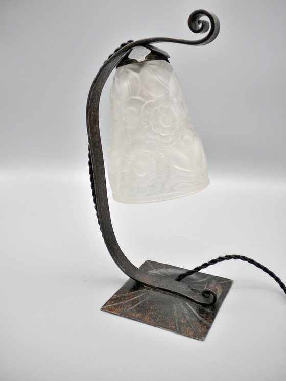 Image 1 of Morin Bost Lyon- Franse Art Deco lamp van Morin & Bost Lyon met gesigneerde schimmelpersglazen kap van PrimaFlore (ca 1930