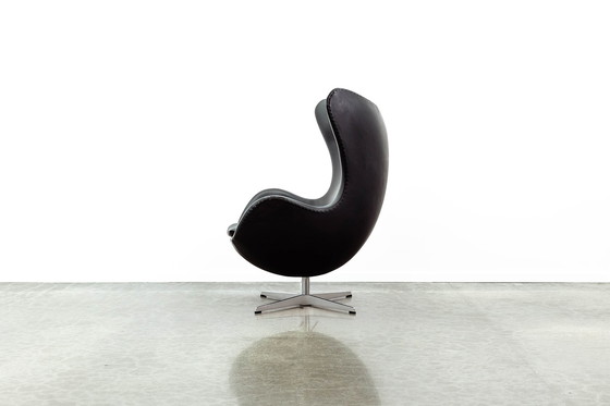 Image 1 of Arne Jacobsen eierstoel