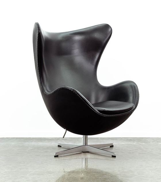 Image 1 of Arne Jacobsen eierstoel