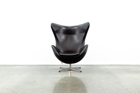 Image 1 of Arne Jacobsen eierstoel