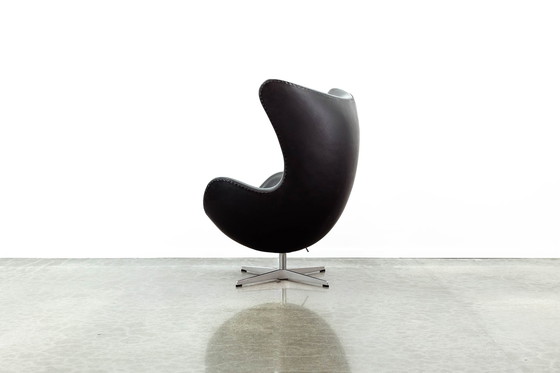 Image 1 of Arne Jacobsen eierstoel