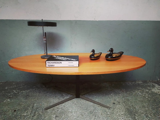 Image 1 of Wilhelm Renz ovale salontafel