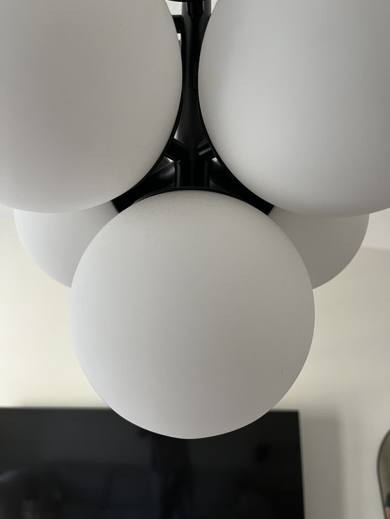 Image 1 of Moderne Bollen hanglamp met zwart frame