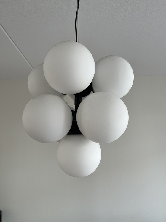 Image 1 of Moderne Bollen hanglamp met zwart frame