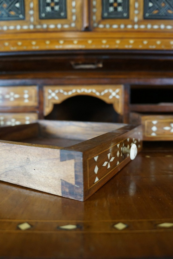 Image 1 of Gedecoreerde Noord Italiaanse secretaire