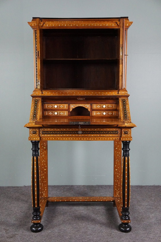 Image 1 of Gedecoreerde Noord Italiaanse secretaire