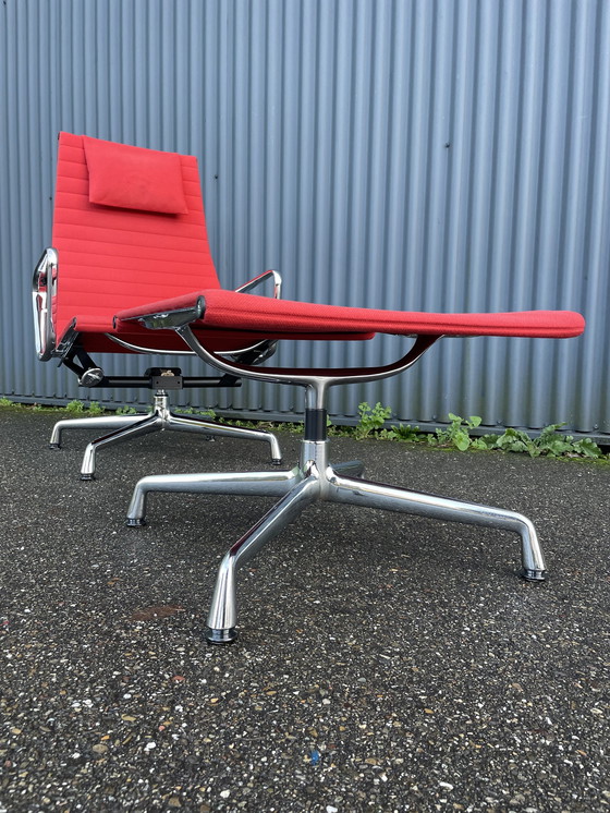 Image 1 of Vitra Eames set EA124 + EA125 fauteuil en hocker