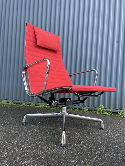 Vitra Eames set EA124 + EA125 fauteuil en hocker