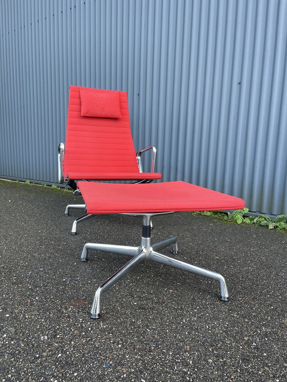 Image 1 of Vitra Eames set EA124 + EA125 fauteuil en hocker