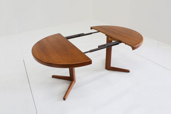 Image 1 of Vintage deense ronde uitschuifbare eettafel