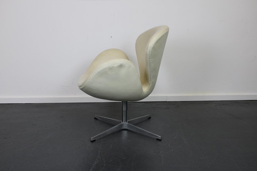 Fritz Hansen Swan Chair, Ivoor leer