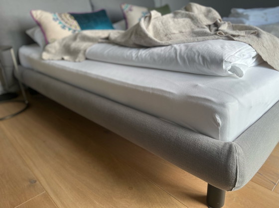 Image 1 of Meridiani bed Oliver van ontwerper Andrea Parisio