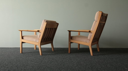 2x Getama fauteuils model 265 door Hans Wegner