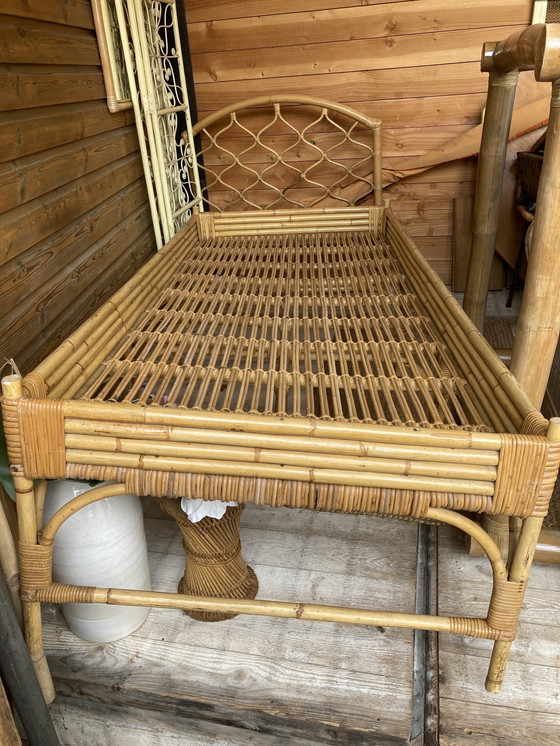 Image 1 of Vintage rotan (day) bed