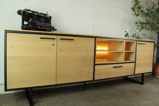 Image 1 of Demomodel Xooon design dressoir 240cm met verlichting type Belo.