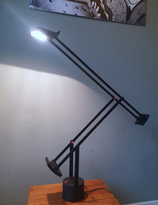 Artemide Tizio bureaulamp by Richard Sapper.