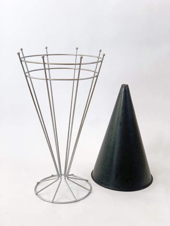 Image 1 of Vitra ‘cone’ paraplustandaard