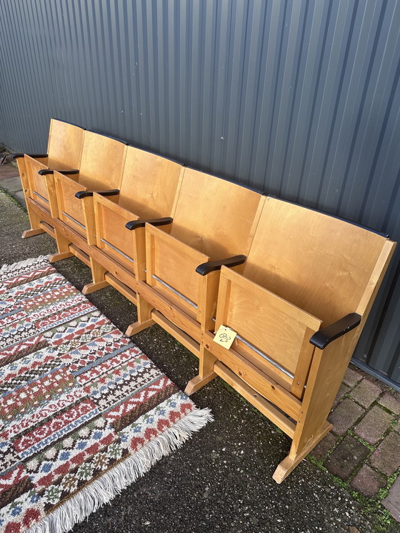 Image 1 of Vintage bioscoop stoelen