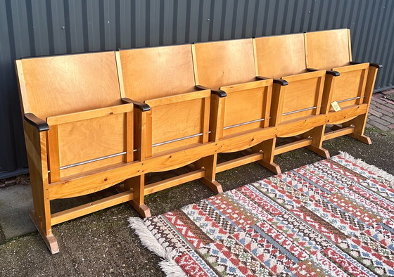 Image 1 of Vintage bioscoop stoelen