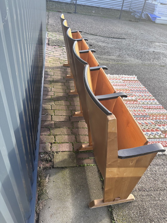 Image 1 of Vintage bioscoop stoelen