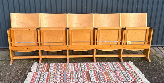 Image 1 of Vintage bioscoop stoelen