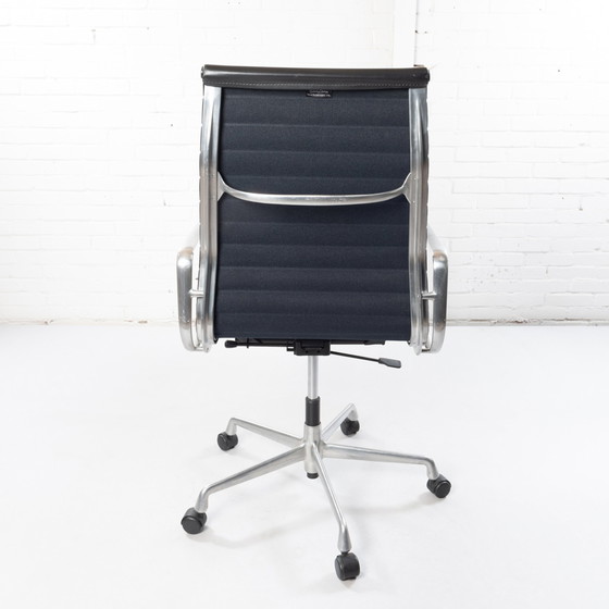 Image 1 of Vitra EA119 Bureaustoel leder / geborstel aluminium