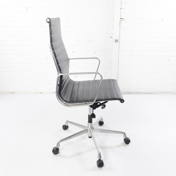 Image 1 of Vitra EA119 Bureaustoel leder / geborstel aluminium