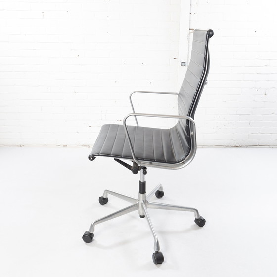 Image 1 of Vitra EA119 Bureaustoel leder / geborstel aluminium