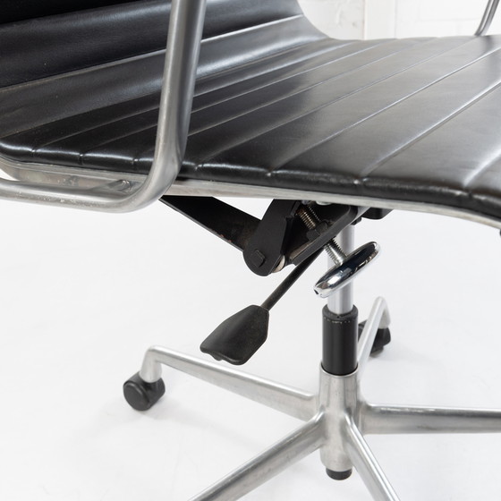 Image 1 of Vitra EA119 Bureaustoel leder / geborstel aluminium