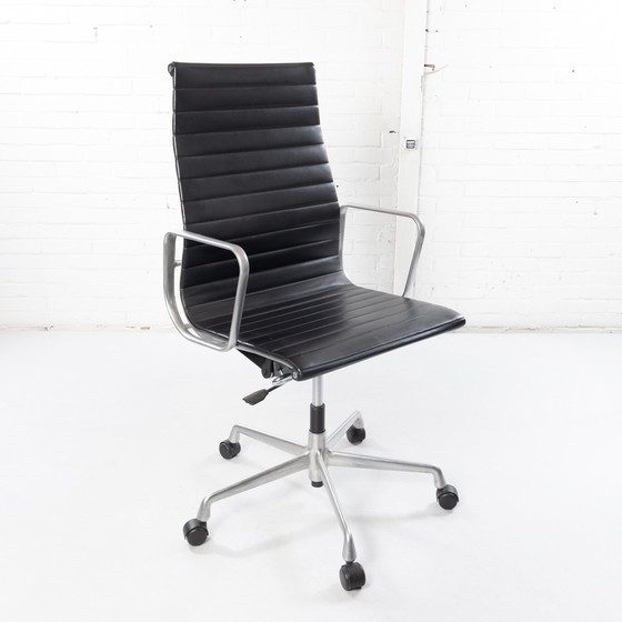 Image 1 of Vitra EA119 Bureaustoel leder / geborstel aluminium