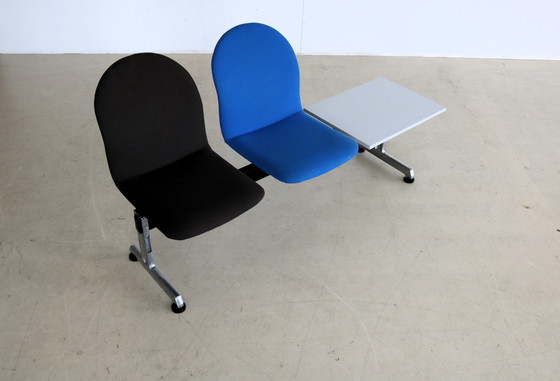 Image 1 of Vintage wachtkamerbankje met tafel