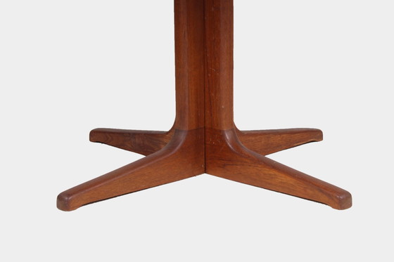 Image 1 of Vintage deense ovalen eettafel teak