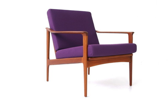 Image 1 of 2x Ib Kofod-Larsen voor Selig, Mid Century Deense Teakhouten Loungestoel / Fauteuil, nieuwe kussens, nieuwe hoes