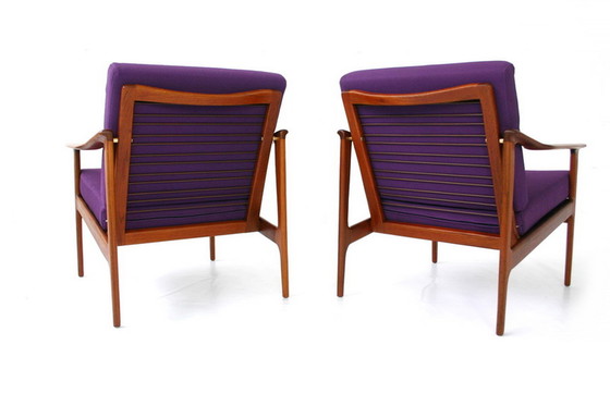 Image 1 of 2x Ib Kofod-Larsen voor Selig, Mid Century Deense Teakhouten Loungestoel / Fauteuil, nieuwe kussens, nieuwe hoes