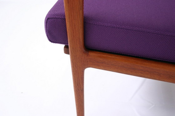 Image 1 of 2x Ib Kofod-Larsen voor Selig, Mid Century Deense Teakhouten Loungestoel / Fauteuil, nieuwe kussens, nieuwe hoes