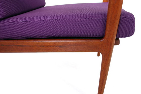 Image 1 of 2x Ib Kofod-Larsen voor Selig, Mid Century Deense Teakhouten Loungestoel / Fauteuil, nieuwe kussens, nieuwe hoes