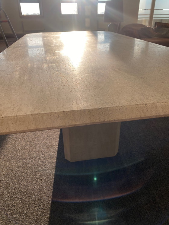 Image 1 of Vintage travertin eettafel