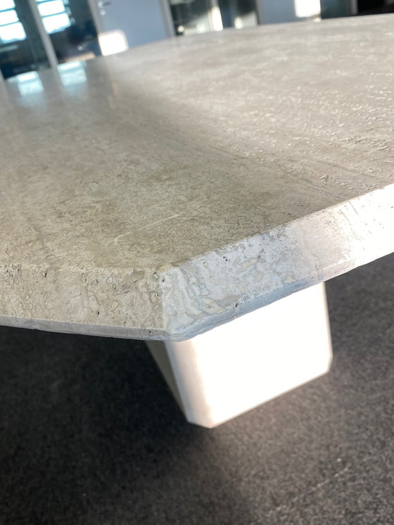Image 1 of Vintage travertin eettafel