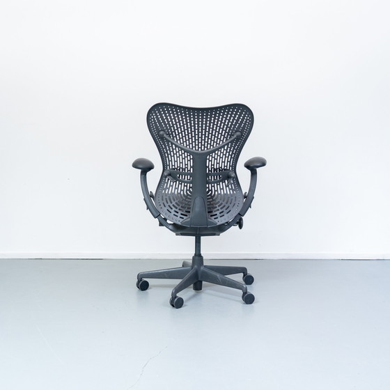 Image 1 of 30x Herman Miller Mirra 1 bureaustoelen