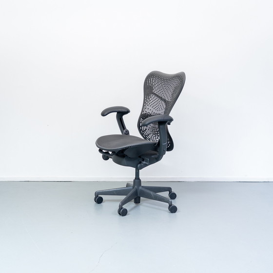 Image 1 of 30x Herman Miller Mirra 1 bureaustoelen