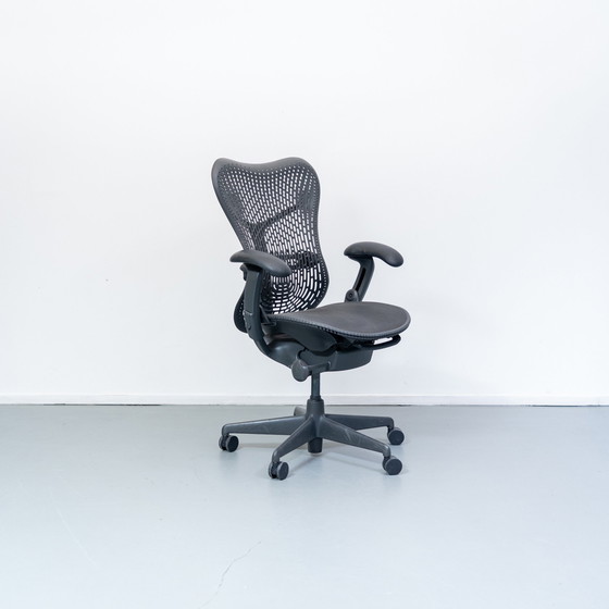 Image 1 of 30x Herman Miller Mirra 1 bureaustoelen