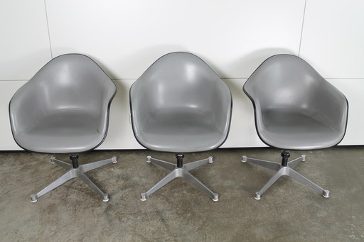 3x Herman Miller fauteuils met hoge rugleuning