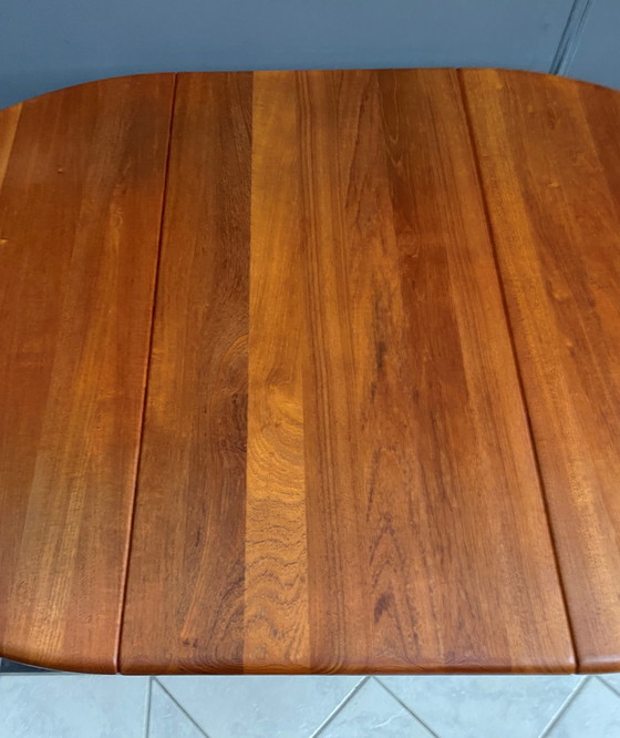 Image 1 of Teakhouten ronde of ovale eettafel jaren 60 By Design Handwerk Denemarken