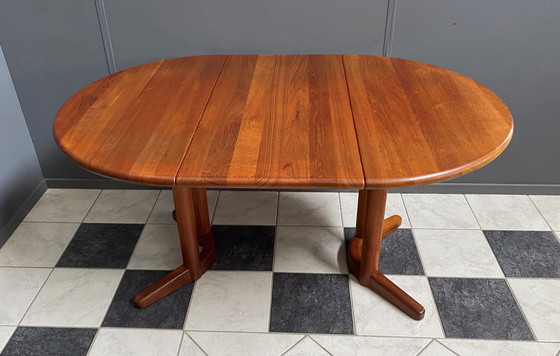 Image 1 of Teakhouten ronde of ovale eettafel jaren 60 By Design Handwerk Denemarken