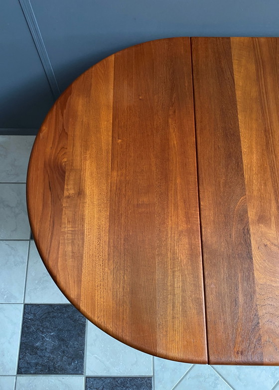 Image 1 of Teakhouten ronde of ovale eettafel jaren 60 By Design Handwerk Denemarken